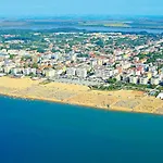 Beachfront Modern Flat With Sea View Apartmán *