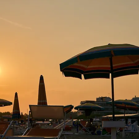 Apartmán Beachfront Modern Flat With Sea View